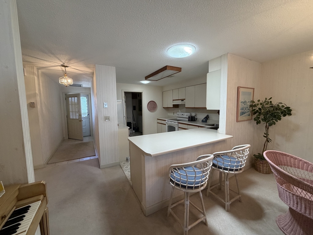 402 Country Side Road, Unit 402 Greenfield, MA 01301 - Photo 2 of 17