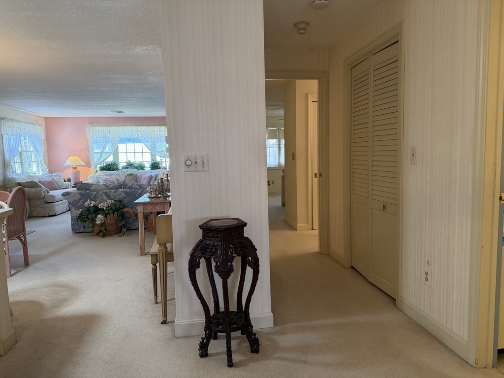 402 Country Side Road, Unit 402 Greenfield, MA 01301 - Photo 5 of 17