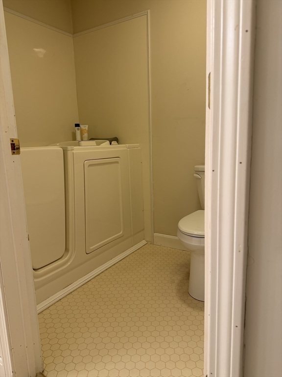 402 Country Side Road, Unit 402 Greenfield, MA 01301 - Photo 10 of 17