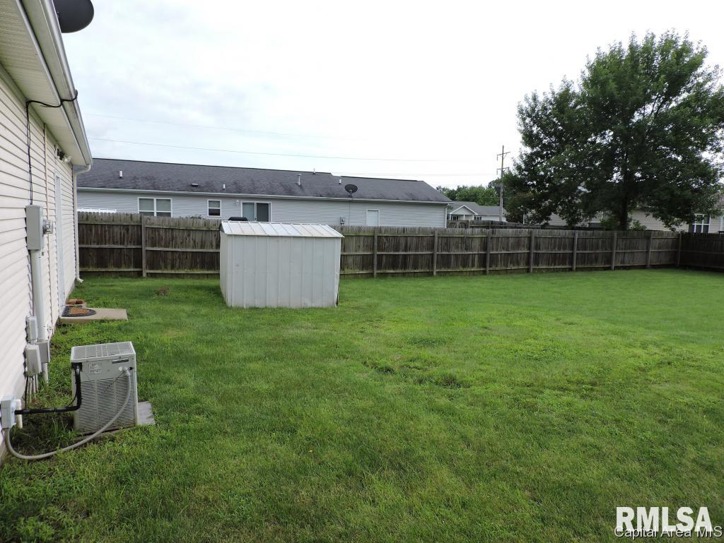 603 Bitterroot Drive Athens, IL 62613 - Photo 3 of 18 Gallery Image 3