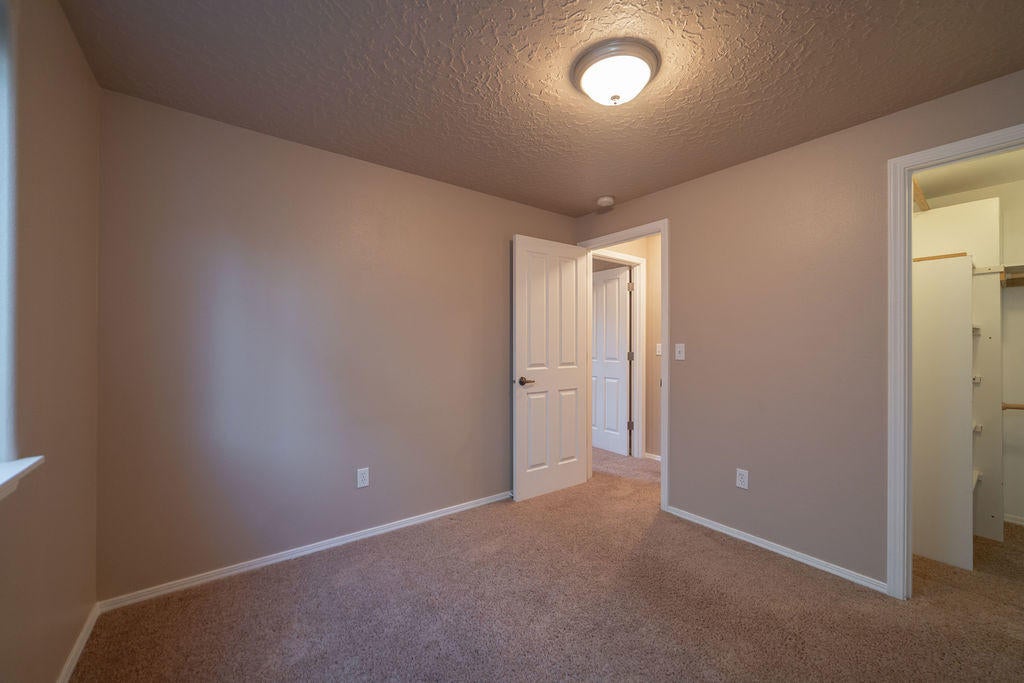 16477 Riley Drive La Pine, OR 97739 - Photo 14 of 26 PhotoMyListing-18