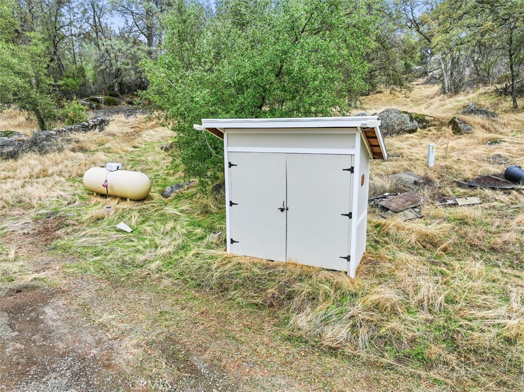 4489 Varain Road Mariposa, CA 95338 - Photo 28 of 39 a view of a yard