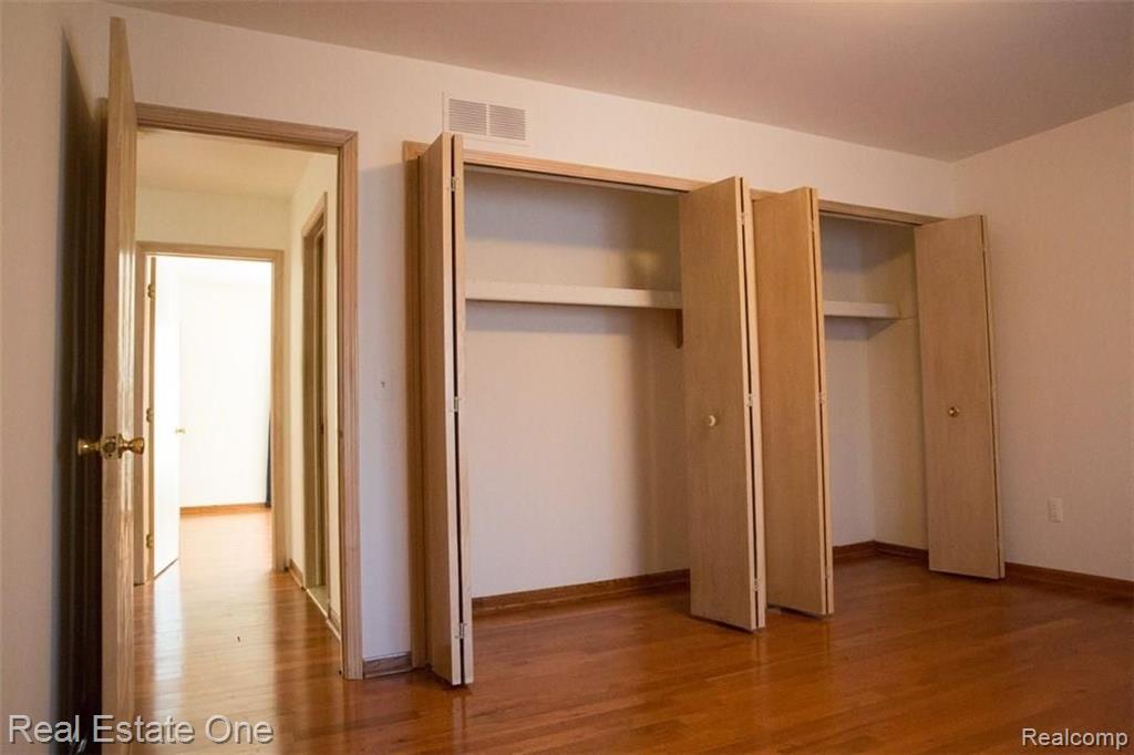 29800 Drake Road Farmington Hills, MI 48331 - Photo 37 of 44