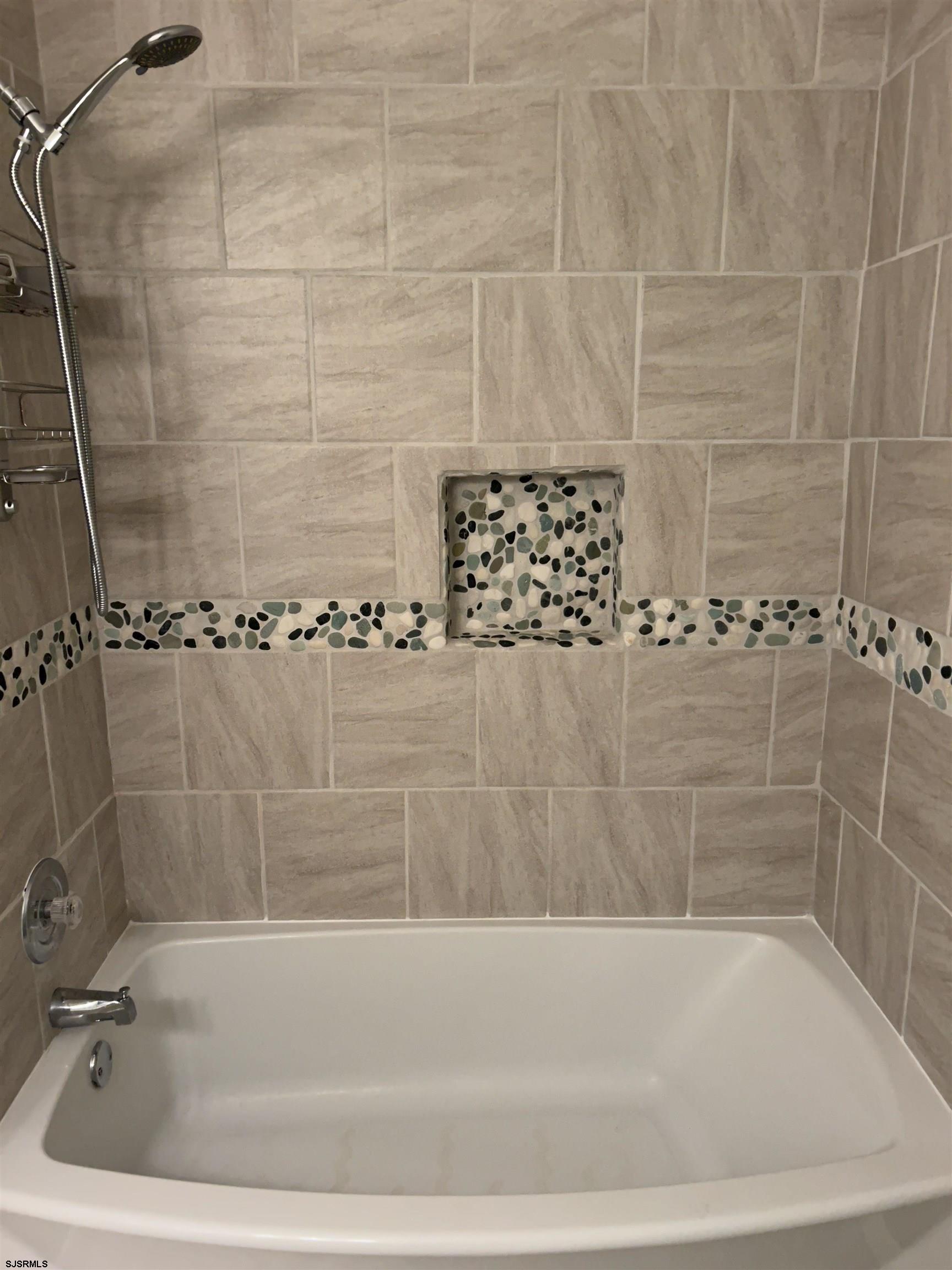 12 Vardon Road Brigantine, NJ 08203 - Photo 10 of 28 a bathroom with a bathtub