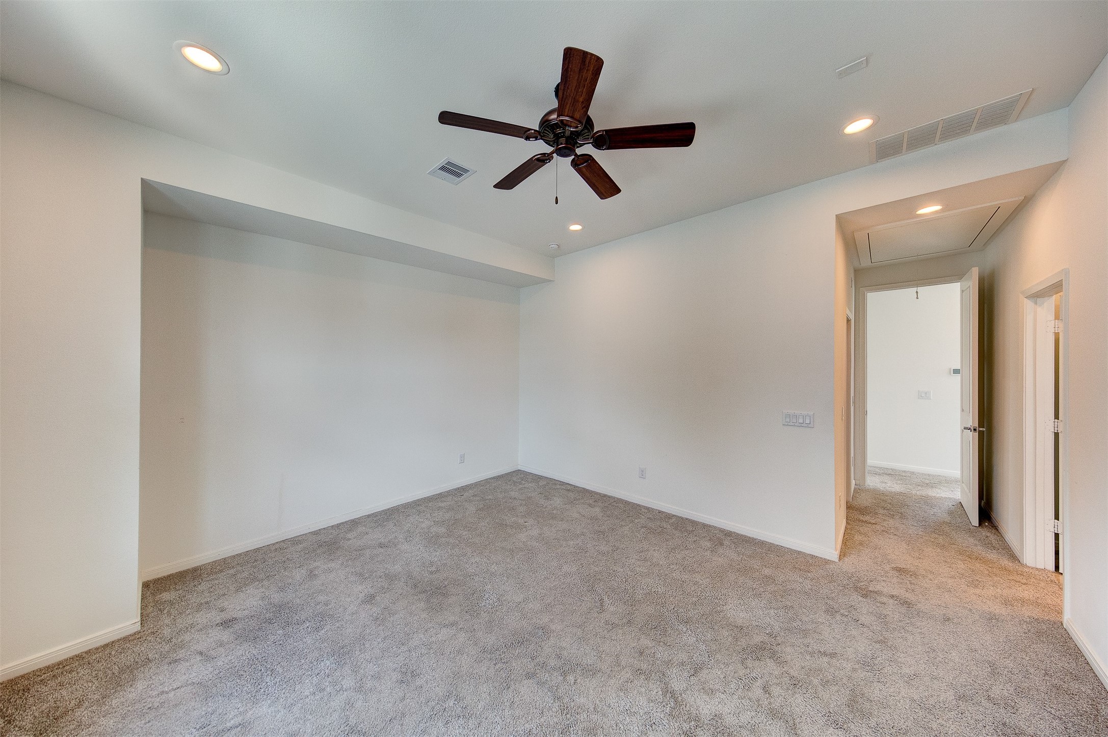 1526 Ojeman Road, Unit A Houston, TX 77055 - Photo 29 of 34 an empty room