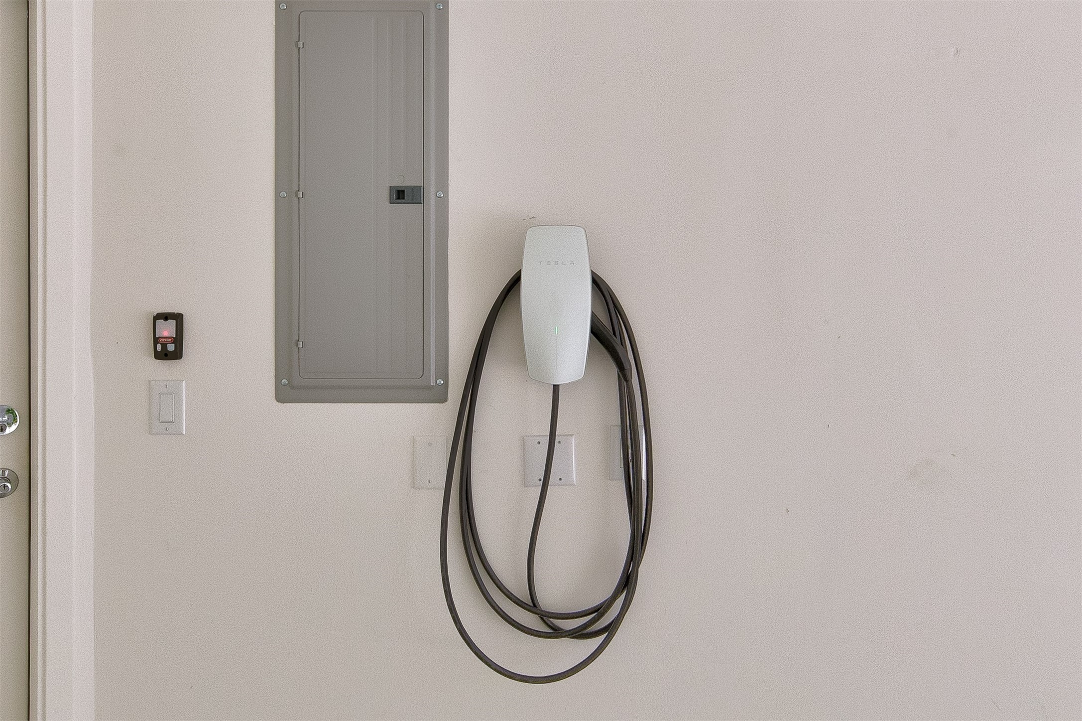 1526 Ojeman Road, Unit A Houston, TX 77055 - Photo 4 of 34 a view of a mirror in a room