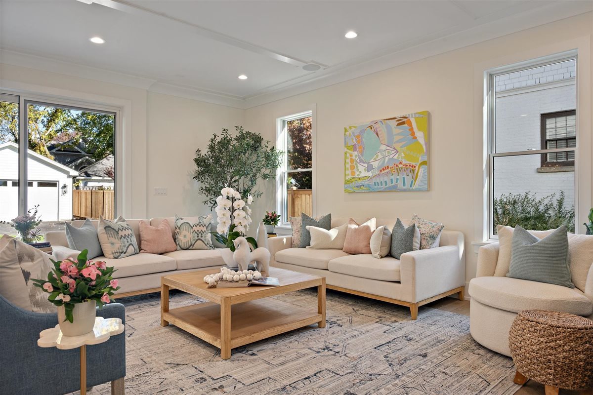 889 Cherry Street Winnetka, IL 60093 - Photo 14 of 76 a living room with furniture potted plant and window