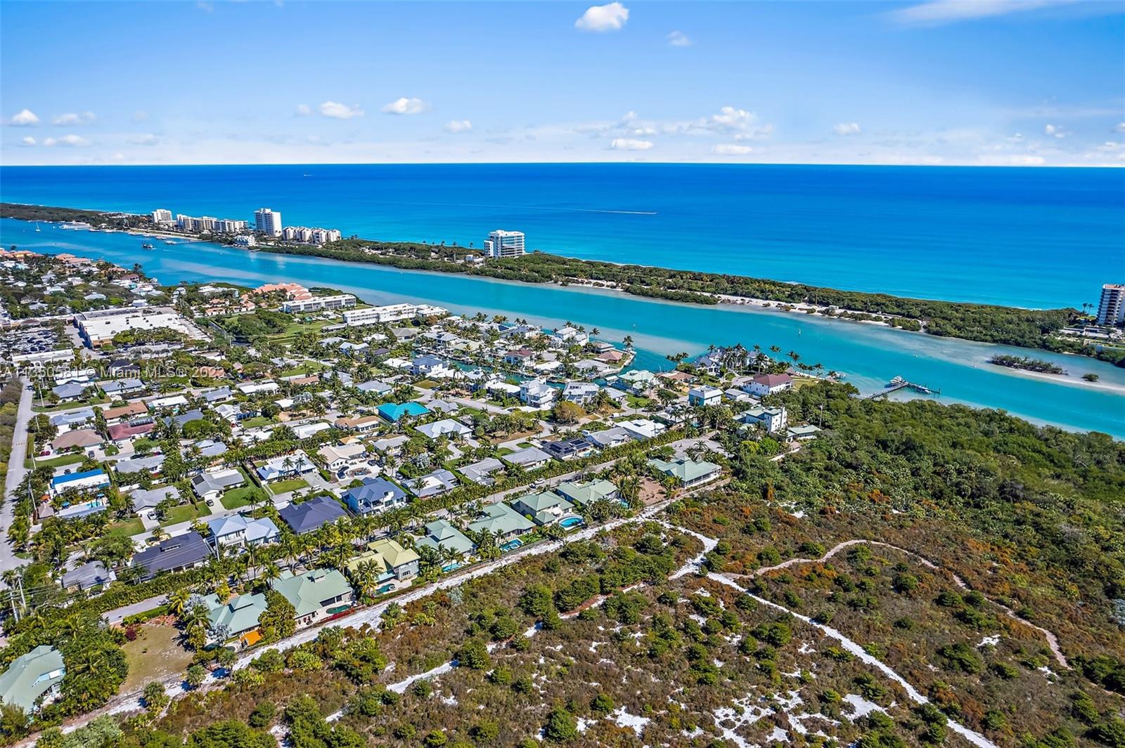 32 Coconut Lane Tequesta, FL 33469 - Photo 7 of 56 view of a city