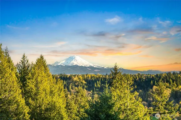 $949,950 | 34216 136th Avenue Southeast, Auburn, WA 98092