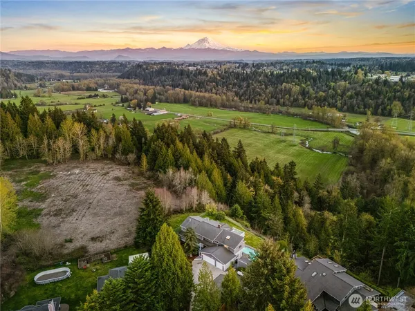 $949,950 | 34216 136th Avenue Southeast, Auburn, WA 98092
