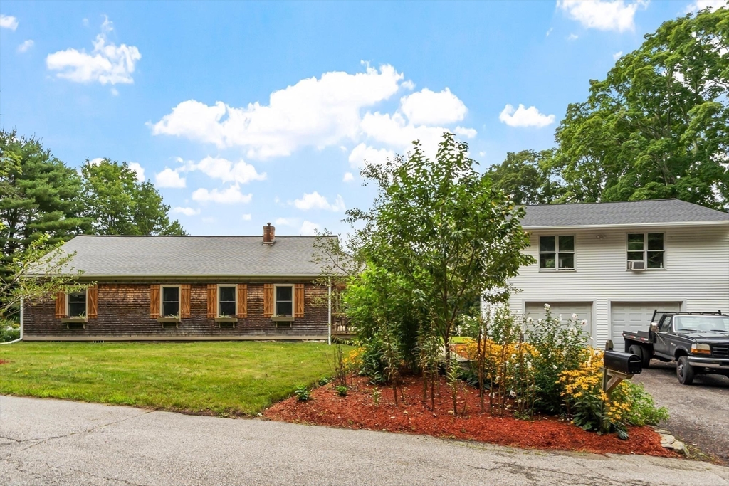 16-18 Curboy Road Sturbridge, MA 01566 - Photo 1 of 33 Gallery Image 1