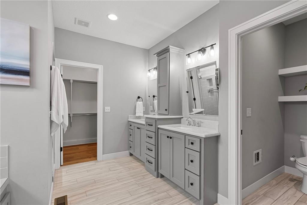 22275 West 98th Terrace Lenexa, KS 66220 - Photo 13 of 41