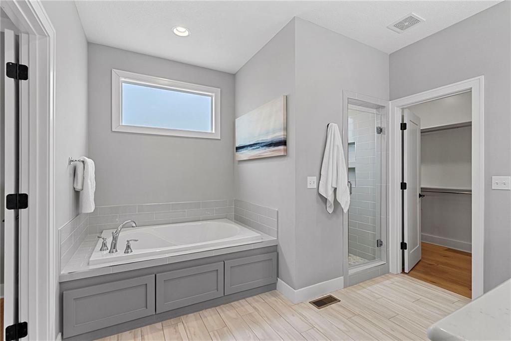 22275 West 98th Terrace Lenexa, KS 66220 - Photo 14 of 41