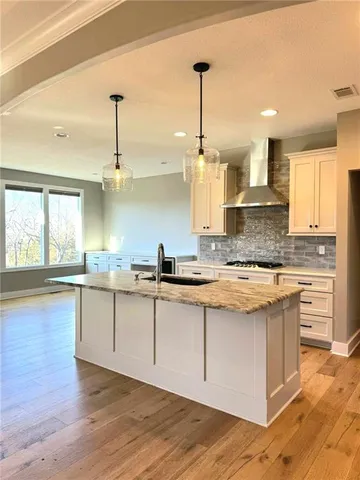 $685,000 | 22275 West 98th Terrace, Lenexa, KS 66220