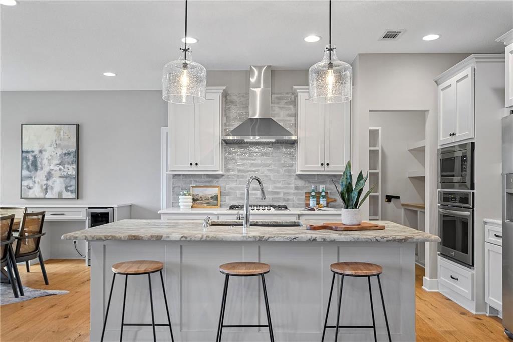 22275 West 98th Terrace Lenexa, KS 66220 - Photo 5 of 41