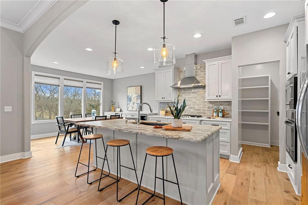 22275 West 98th Terrace Lenexa, KS 66220 - Photo 7 of 41