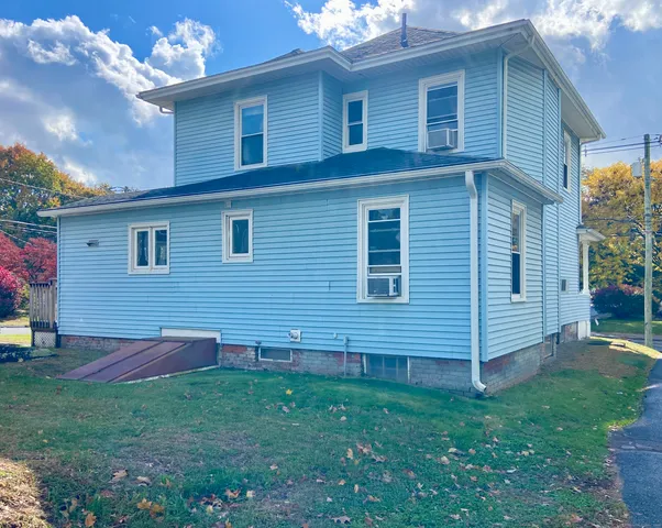 a view of a house with a backyard