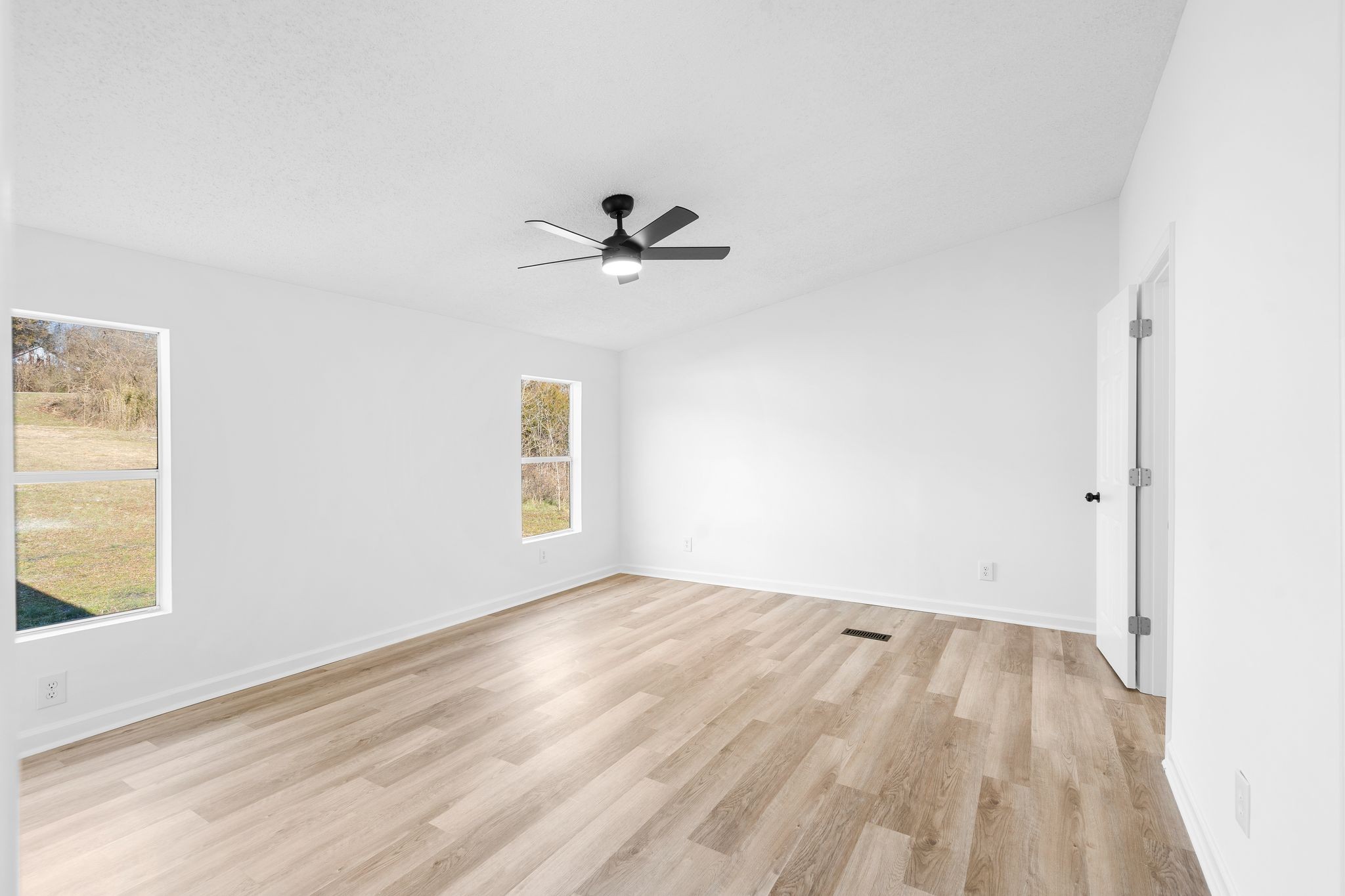 3092 McKibbon Road Culleoka, TN 38451 - Photo 27 of 41 an empty room with a window and a ceiling fan