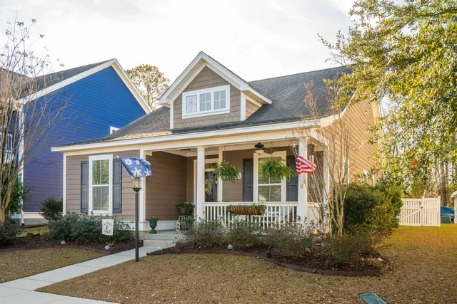 $378,000 | 215 Forsythia Avenue, Summerville, SC 29483