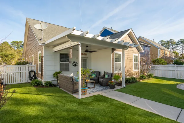 $378,000 | 215 Forsythia Avenue, Summerville, SC 29483