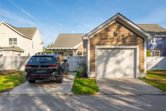 $378,000 | 215 Forsythia Avenue, Summerville, SC 29483