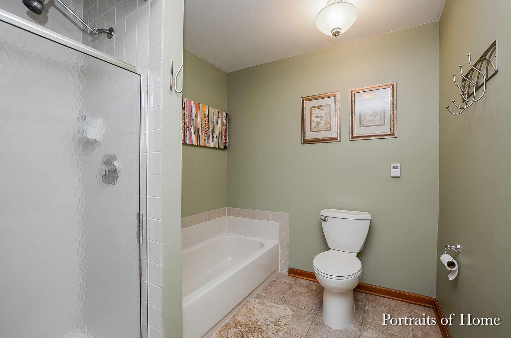 1805 South Tyler Road St. Charles, IL 60174 - Photo 8 of 17 a bathroom with a toilet a sink and shower