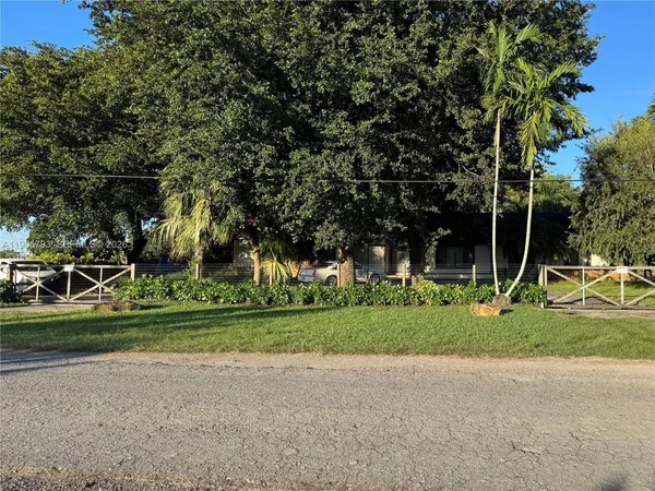 $1,200,000 | 18750 Southwest 207th Avenue, Miami, FL 33187