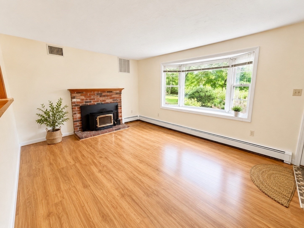 20 Pinecrest Road, Unit 20 Uxbridge, MA 01569 - Photo 3 of 26