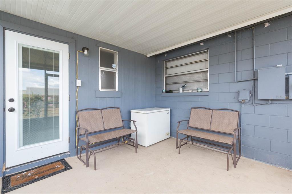 821 Walnut Drive Seffner, FL 33584 - Photo 16 of 19 a living room with furniture and a window
