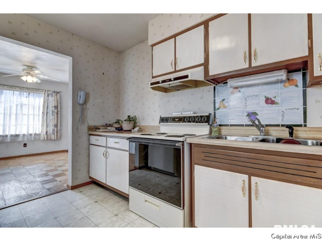 1241 Mossman Avenue Springfield, IL 62702 - Photo 8 of 22