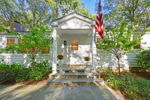 $1,325,000 | 111 Old Easton Turnpike, Weston, CT 06883