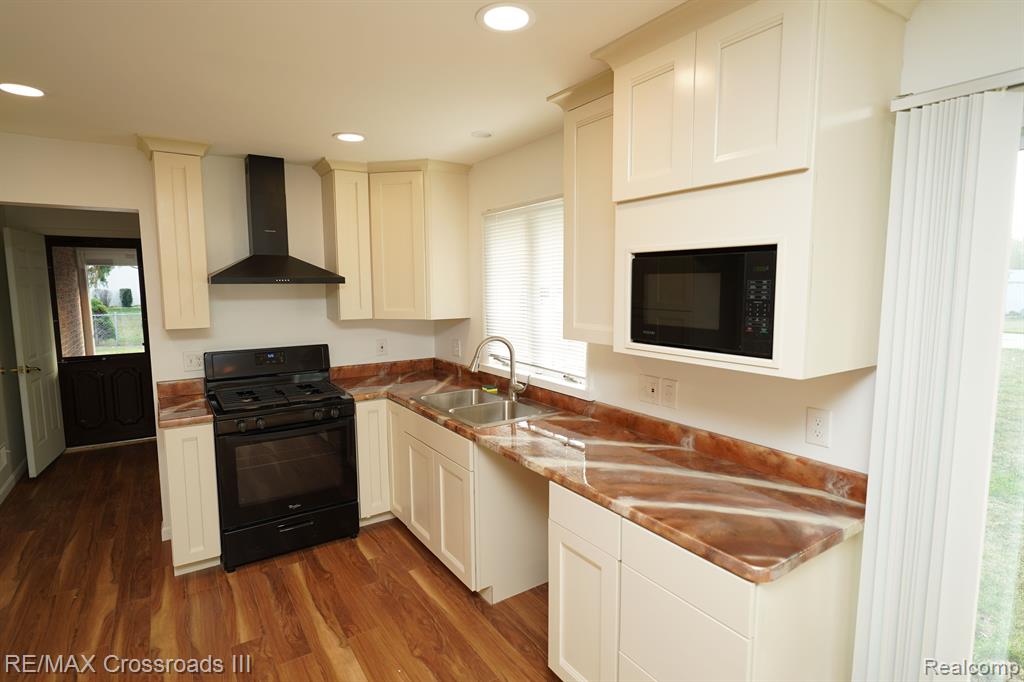 17200 Elwell Road Belleville, MI 48111 - Photo 6 of 23