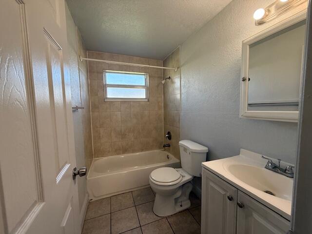 2840 Avenue S A Riviera Beach, Unit 3 Riviera Beach, FL 33404 - Photo 23 of 23 a bathroom with a toilet a sink and bathtub