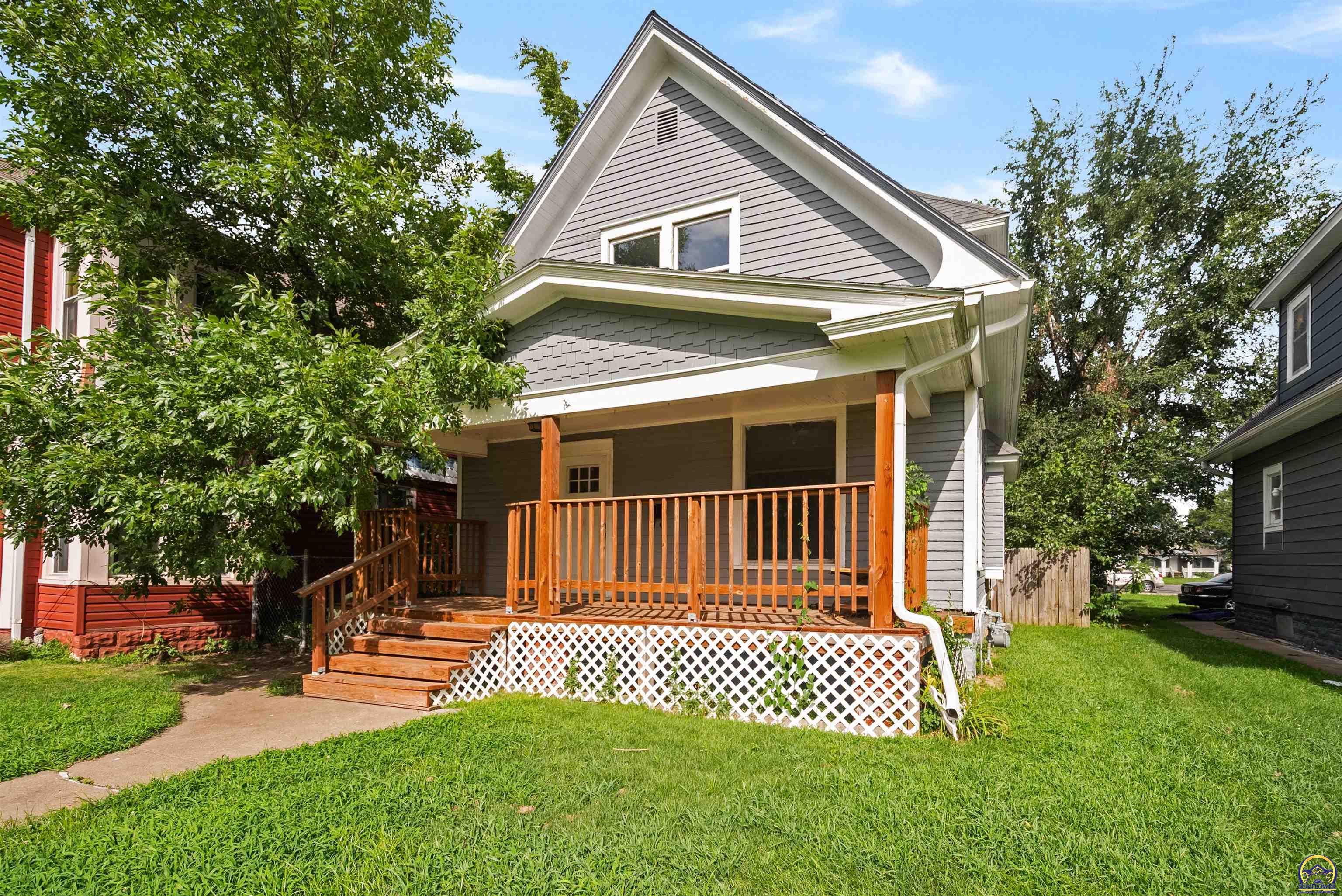 518 Southwest Lane Street Topeka, KS 66606 - Photo 1 of 56