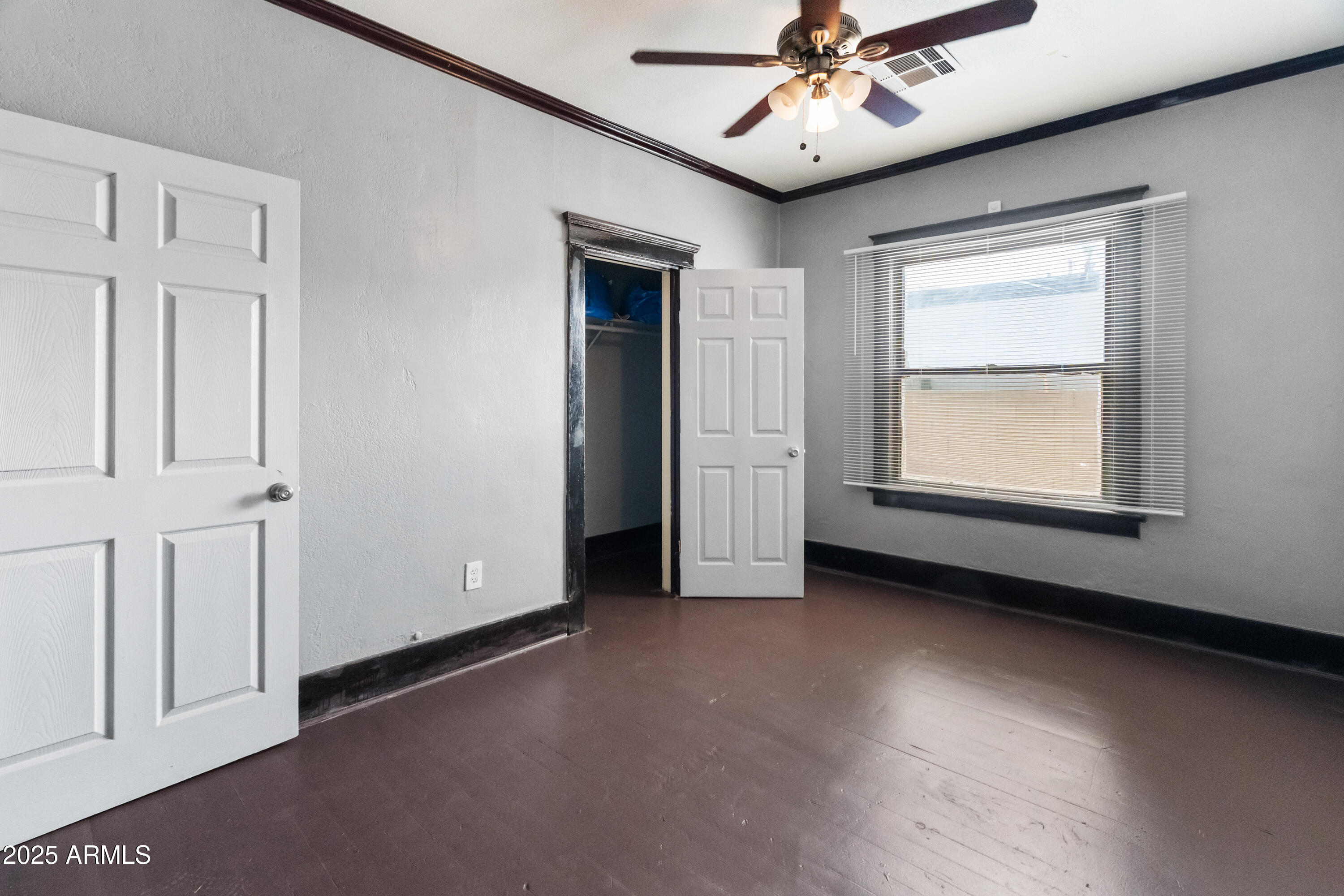 122 North 9th Avenue Phoenix, AZ 85007 - Photo 15 of 43 an empty room with chandelier fan and windows