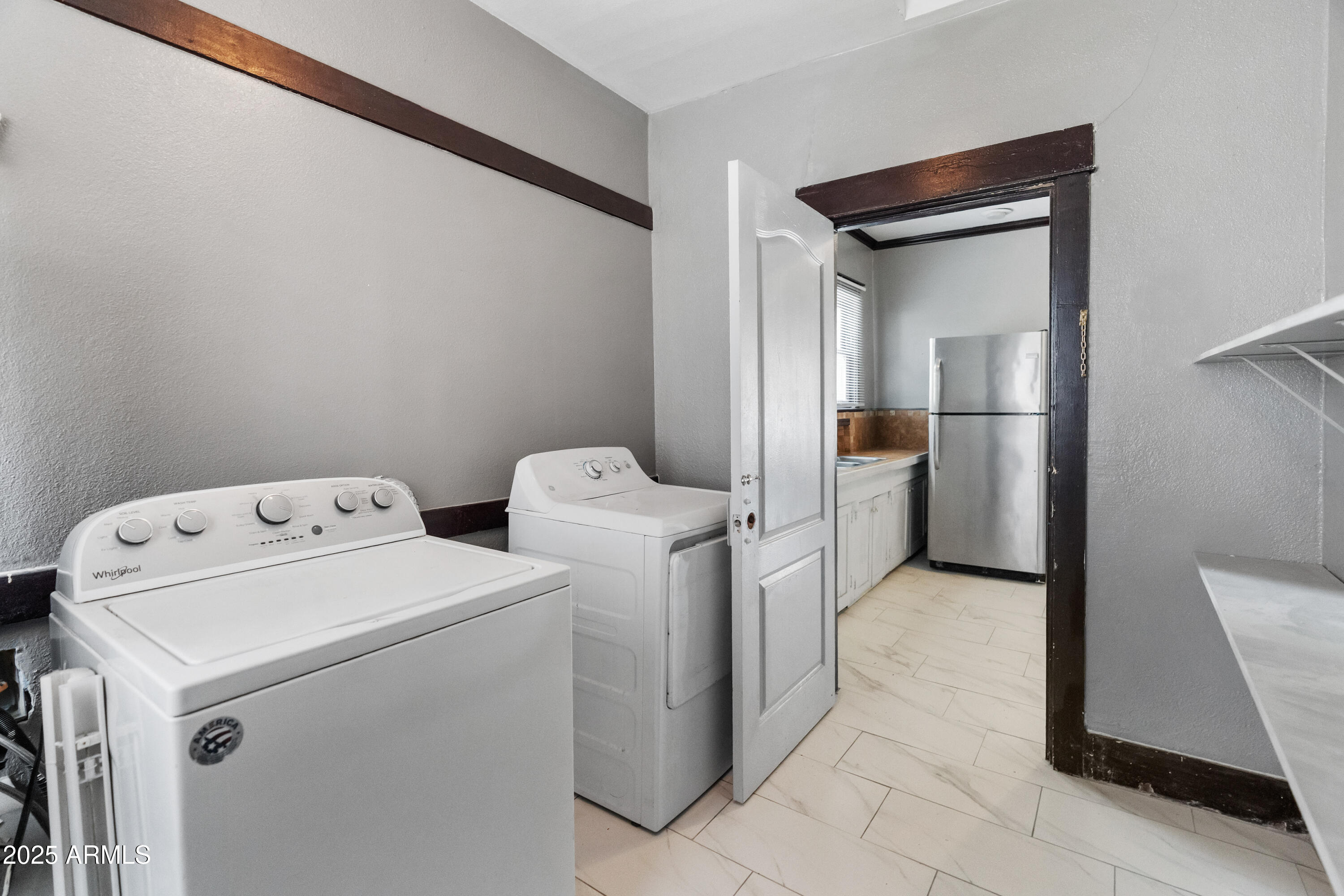 122 North 9th Avenue Phoenix, AZ 85007 - Photo 23 of 43 a utility room with dryer and washer