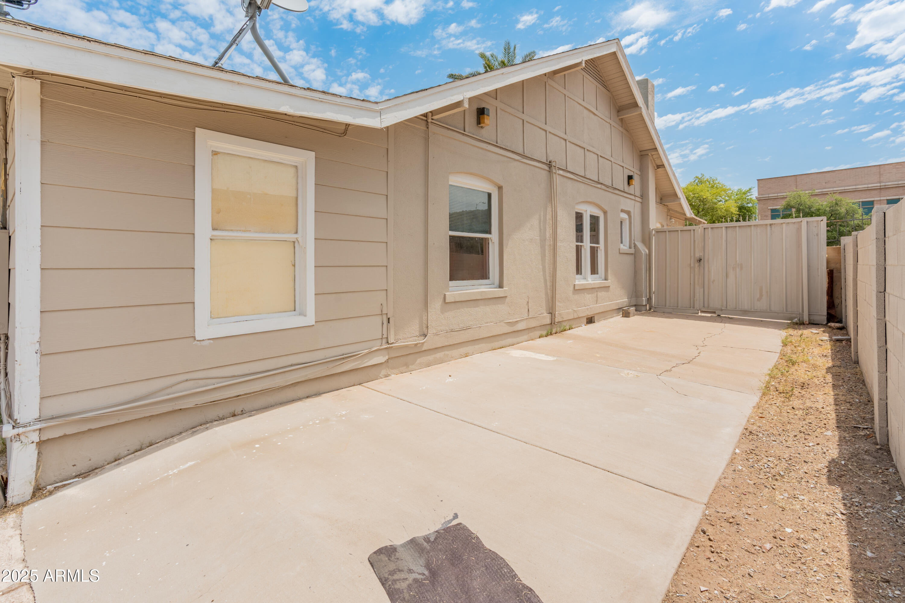 122 North 9th Avenue Phoenix, AZ 85007 - Photo 30 of 43 a view of house with backyard