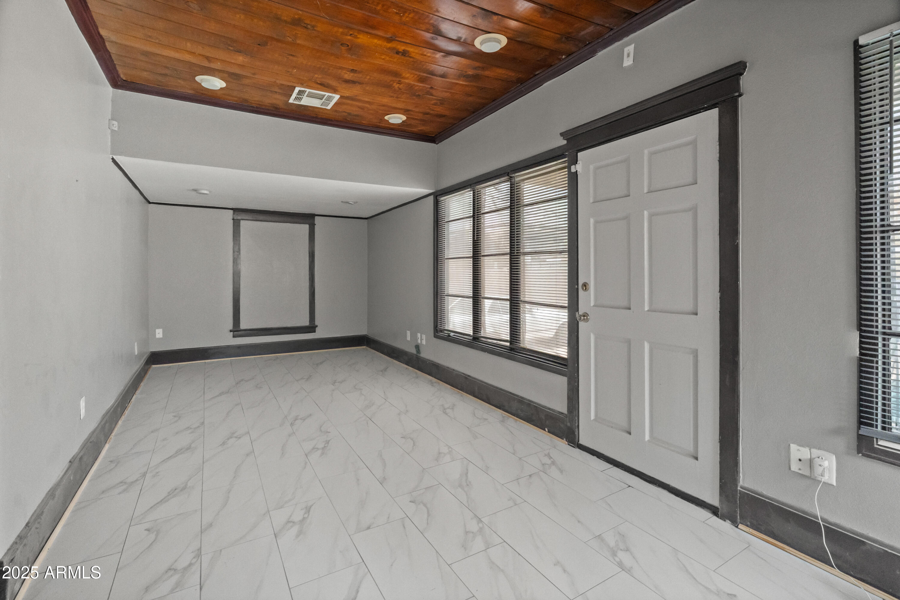 122 North 9th Avenue Phoenix, AZ 85007 - Photo 7 of 43 a view of an empty room