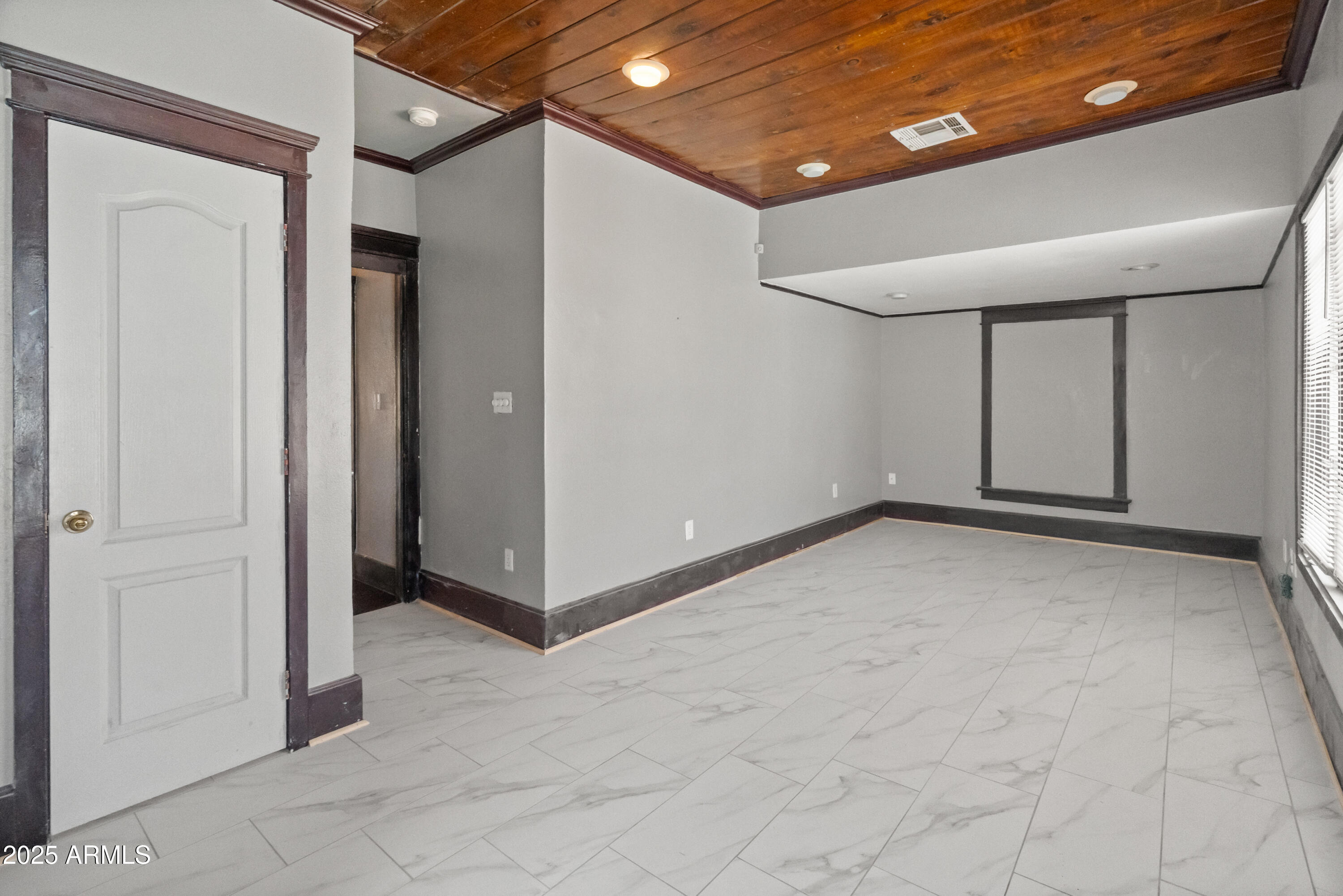 122 North 9th Avenue Phoenix, AZ 85007 - Photo 8 of 43 a view of an empty room