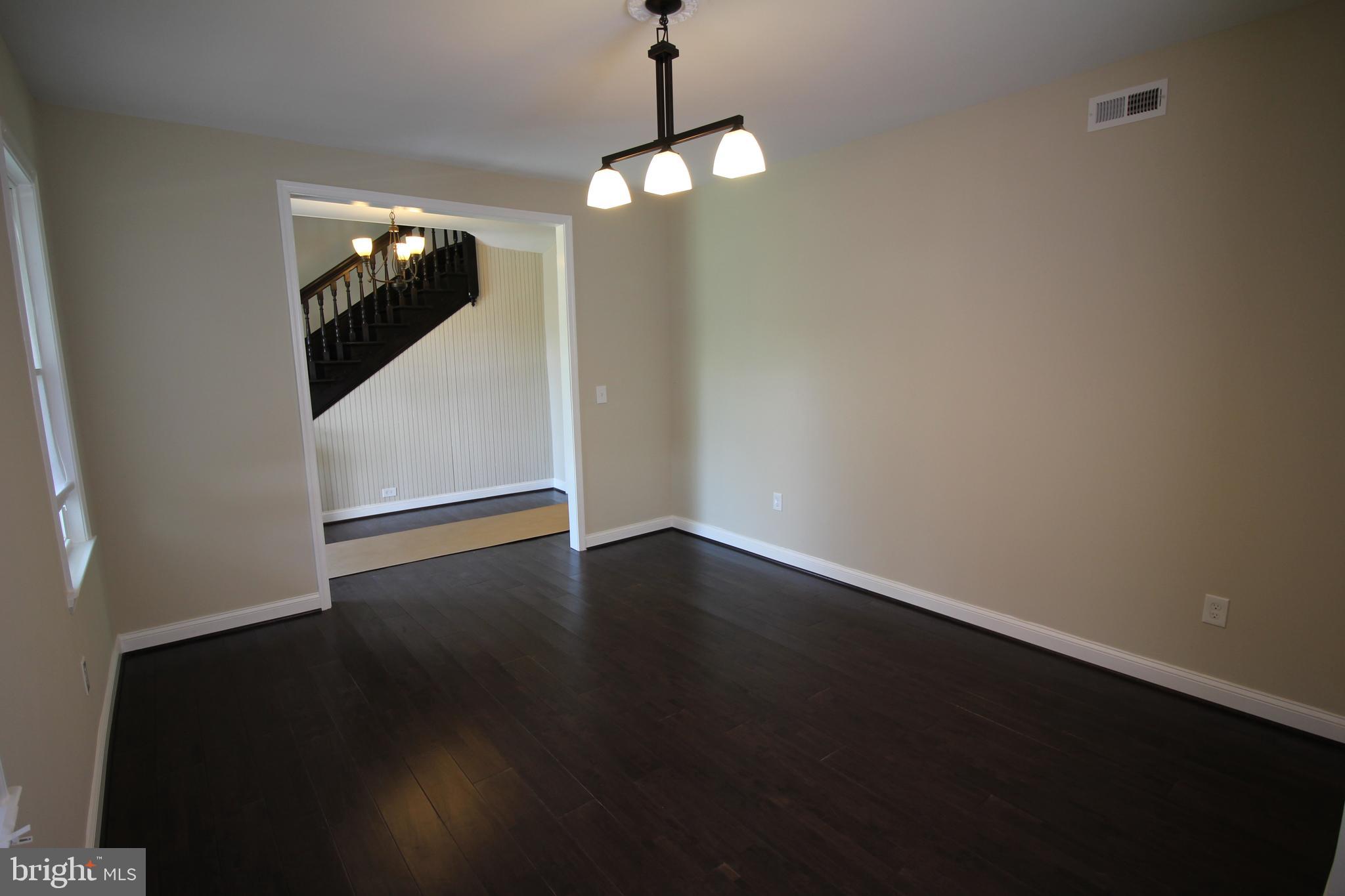 18030 Barnesville Road Barnesville, MD 20838 - Photo 7 of 39 Living Room