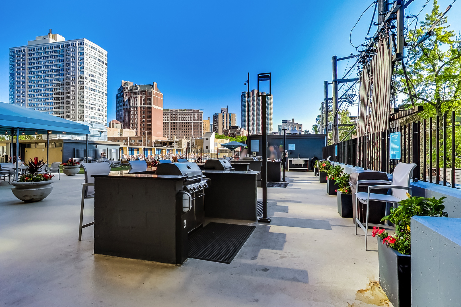 655 West Irving Park Road, Unit 2210 Chicago, IL 60613 - Photo 29 of 38 a view of outdoor space with seating area