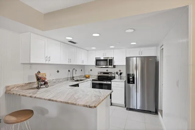 $500,000 | 845 Benjamin Franklin Drive, Unit 104, Sarasota, FL 34236