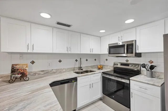 $500,000 | 845 Benjamin Franklin Drive, Unit 104, Sarasota, FL 34236