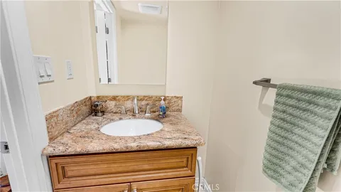 $1,335,000 | 1232 East Elmwood Avenue, Burbank, CA 91501