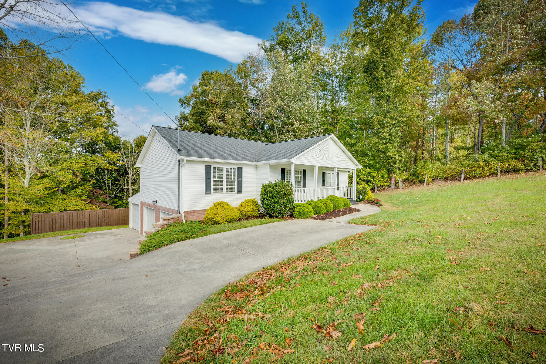 207 Eastern Star Road Kingsport, TN 37663 - Photo 2 of 38 002