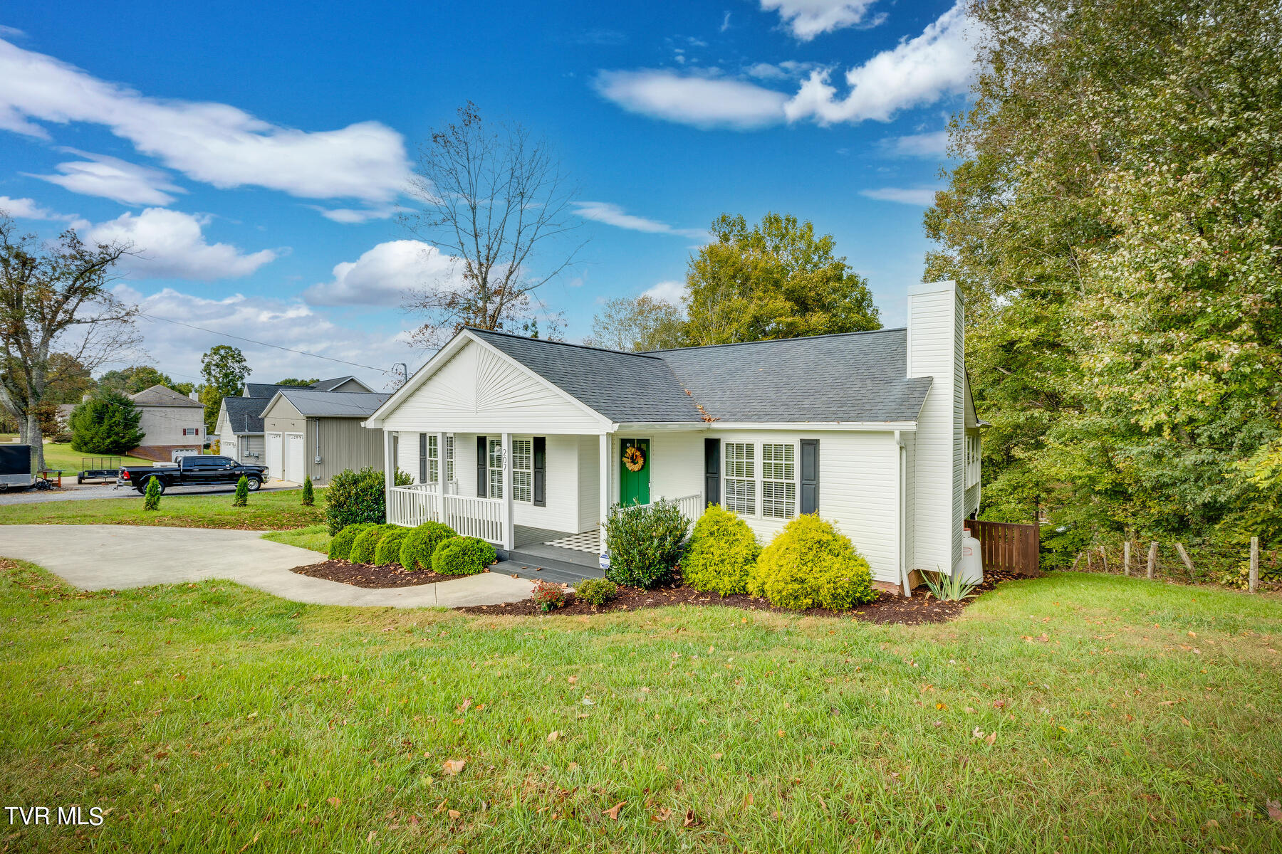 207 Eastern Star Road Kingsport, TN 37663 - Photo 3 of 38 003