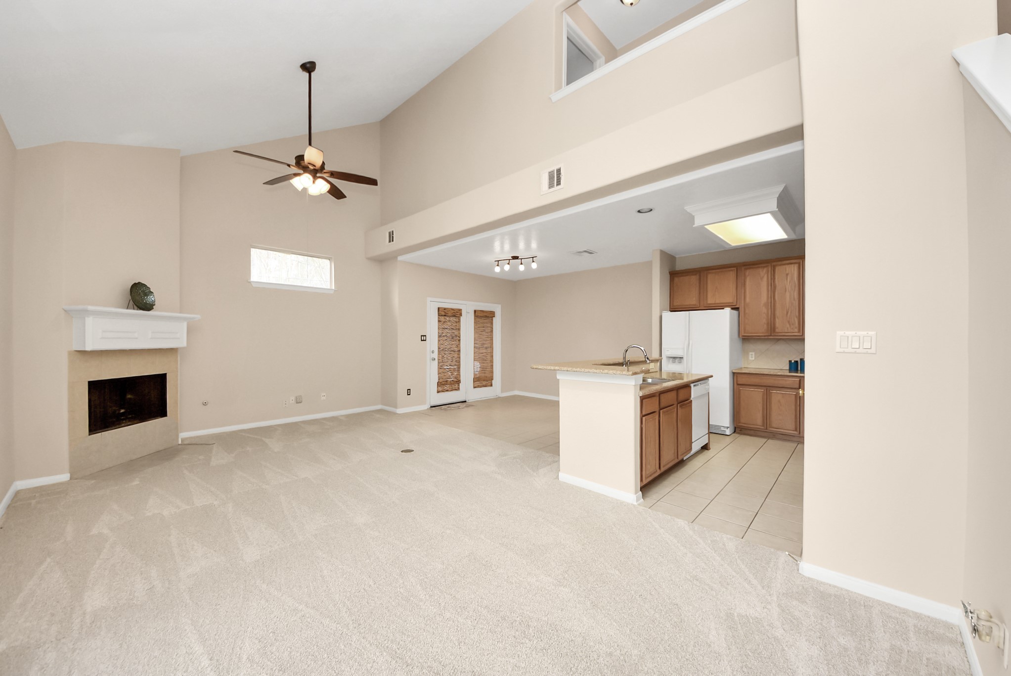 18963 Candlelight Crescent Road Spring, TX 77388 - Photo 10 of 33 This view of the living room highlights the impressive vaulted ceiling, giving space and openness.