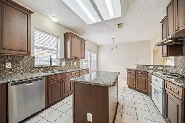 $2,200 | 119 Lissa Lane, Sugar Land, TX 77479