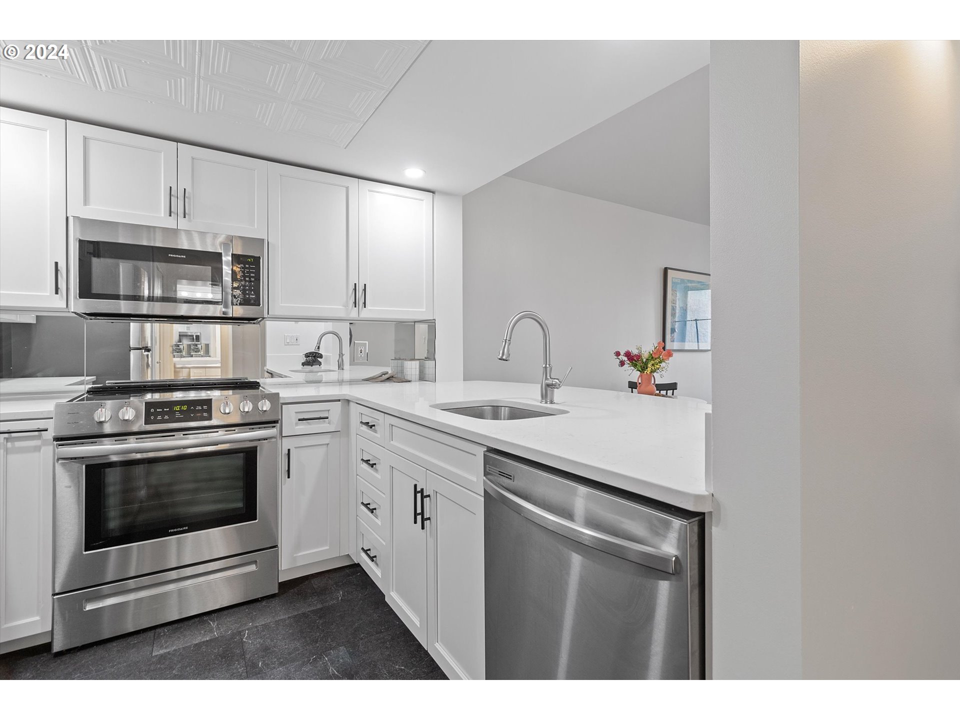 6645 West Burnside Road, Unit 535 Portland, OR 97225 - Photo 3 of 45 Gallery Image 3