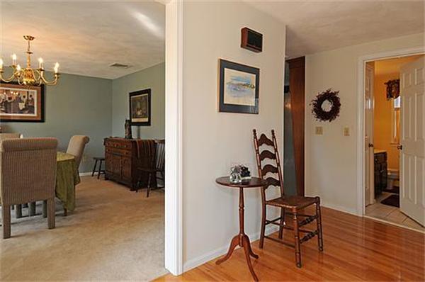17 John Road Peabody, MA 01960 - Photo 4 of 28 Gallery Image 4